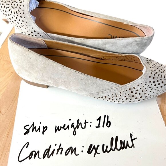 Vionic Carmela Perforated Suede Ballet Flats Taupe Beige Size 8 Wide - Picture 10 of 10